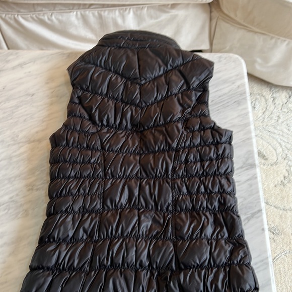 Athleta lightweight down puffer vest - Picture 4 of 5